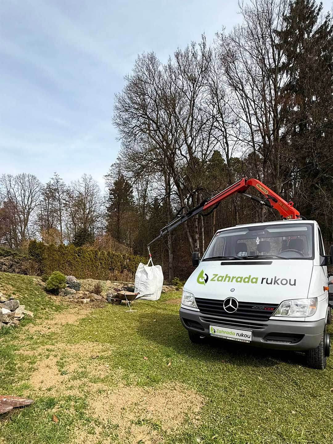Zahrada rukou - práce s hydraulickou rukou Tábor