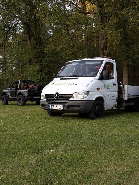Zahrada rukou - práce s hydraulickou rukou Tábor