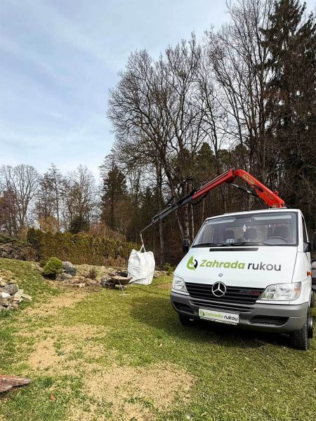 Zahrada rukou - práce s hydraulickou rukou Tábor